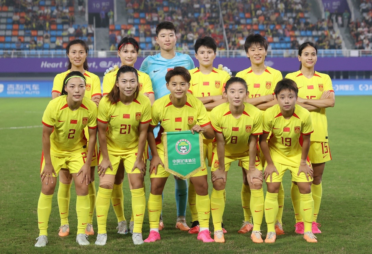 中国女足备战足球巅峰赛事，冲刺榜首
