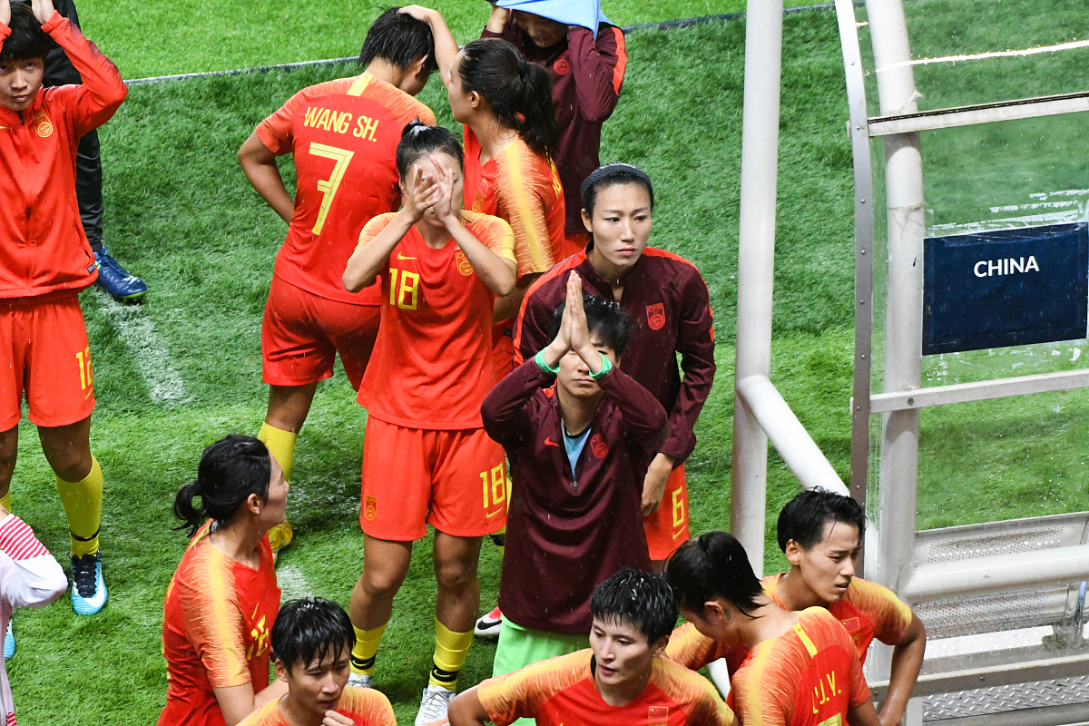 中国女足队员刘某在比赛中攻入制胜球