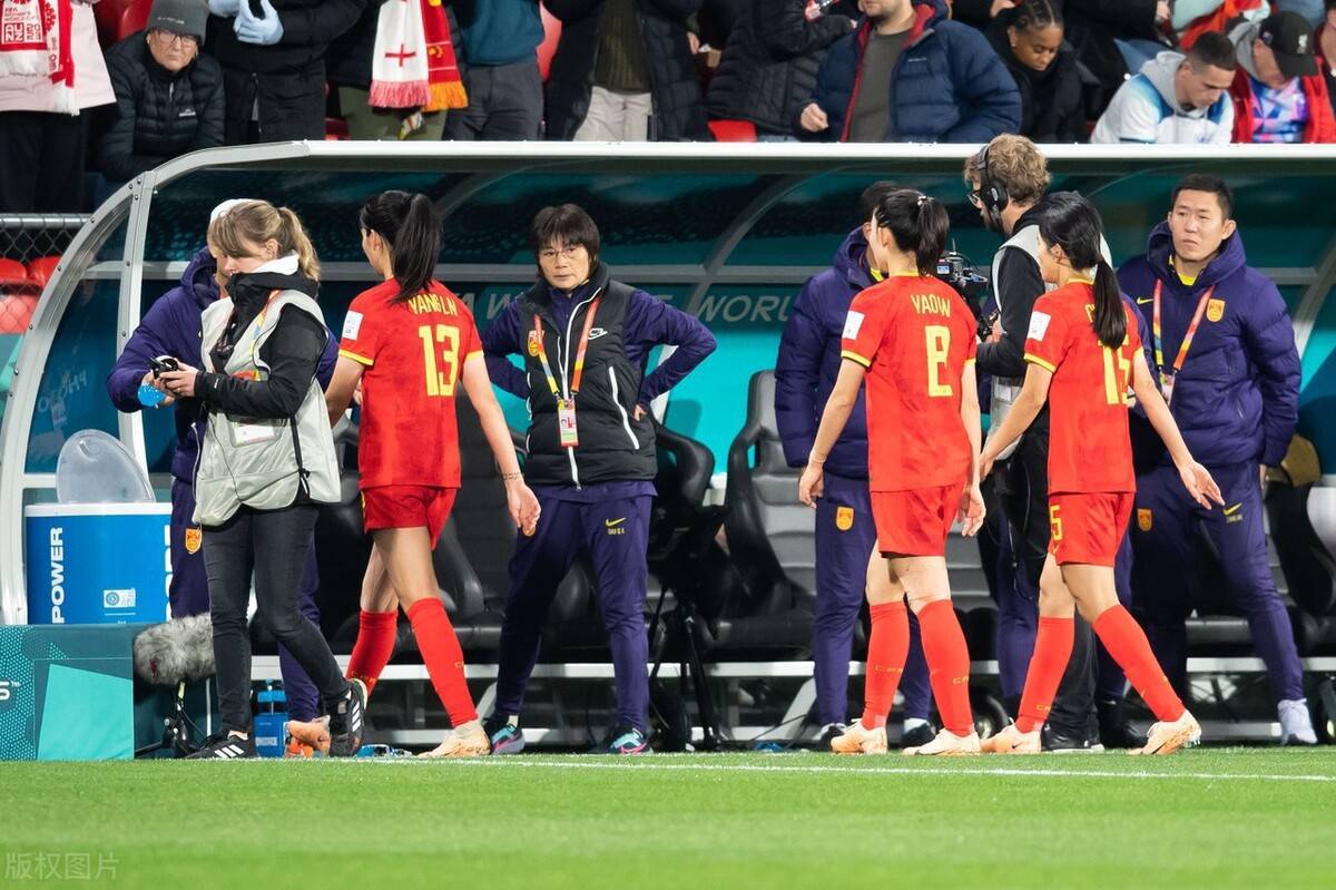 国内女足参加国际比赛，赢得欧洲球迷喝彩