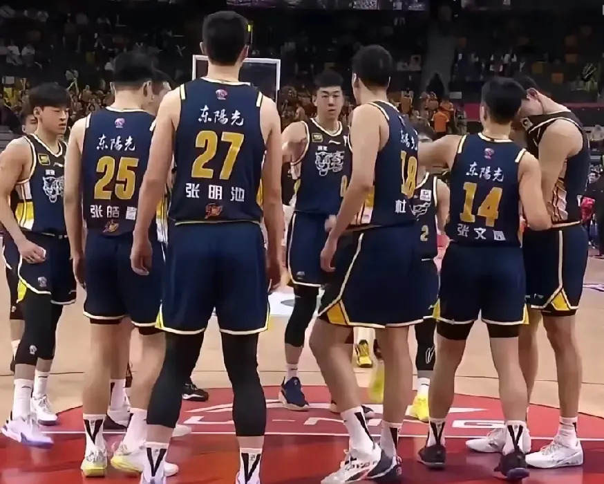 九游娱乐网站-广东夏日队主场奋力拼杀，最终实现大胜
