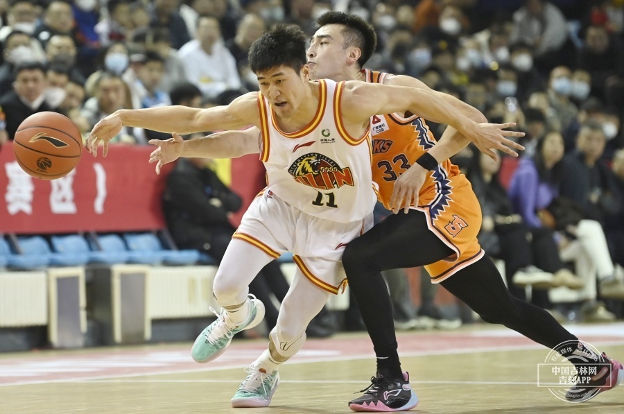 广东夏日队主场奋力拼杀，最终实现大胜